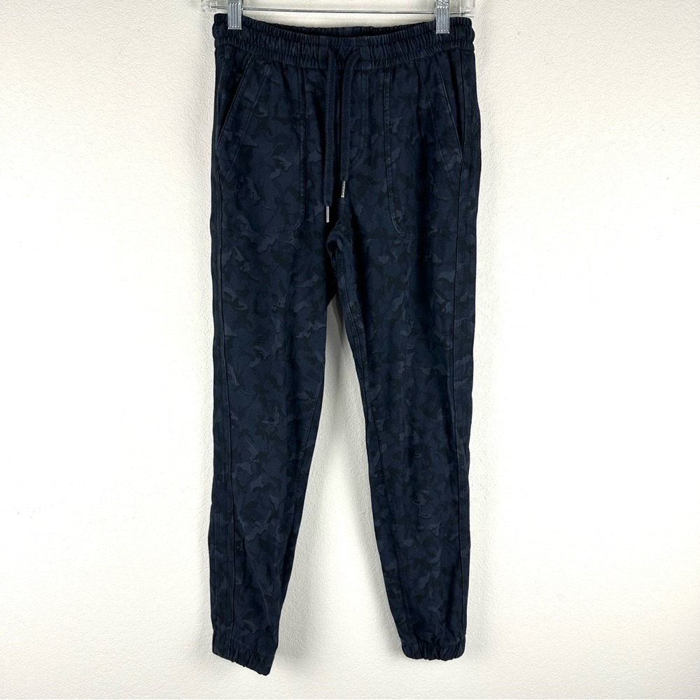 Athleta Blue Black Camo Printed Farallon Joggers Pants Size 0